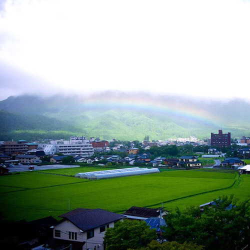 内牧の田園にかかった虹