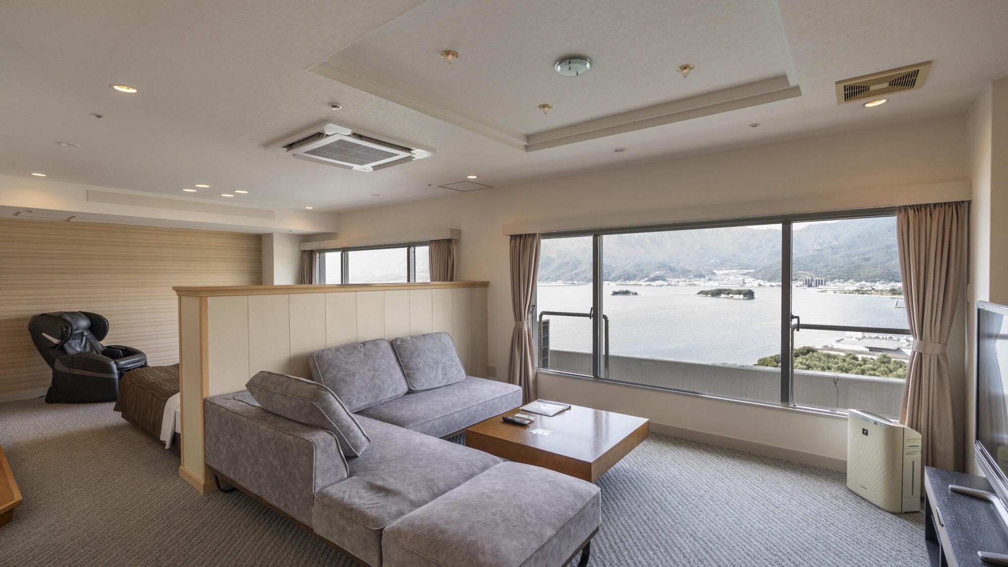 ロイヤルスイート｜洋室2間と和室8畳を併せ持つ120㎡の非常にゆったりとした間取りです。