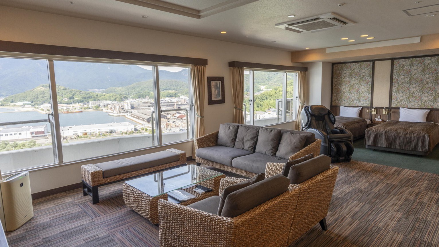 ロイヤルスイート｜客室棟最上階（11階）に位置する当館最高ランクのスイートルームです。