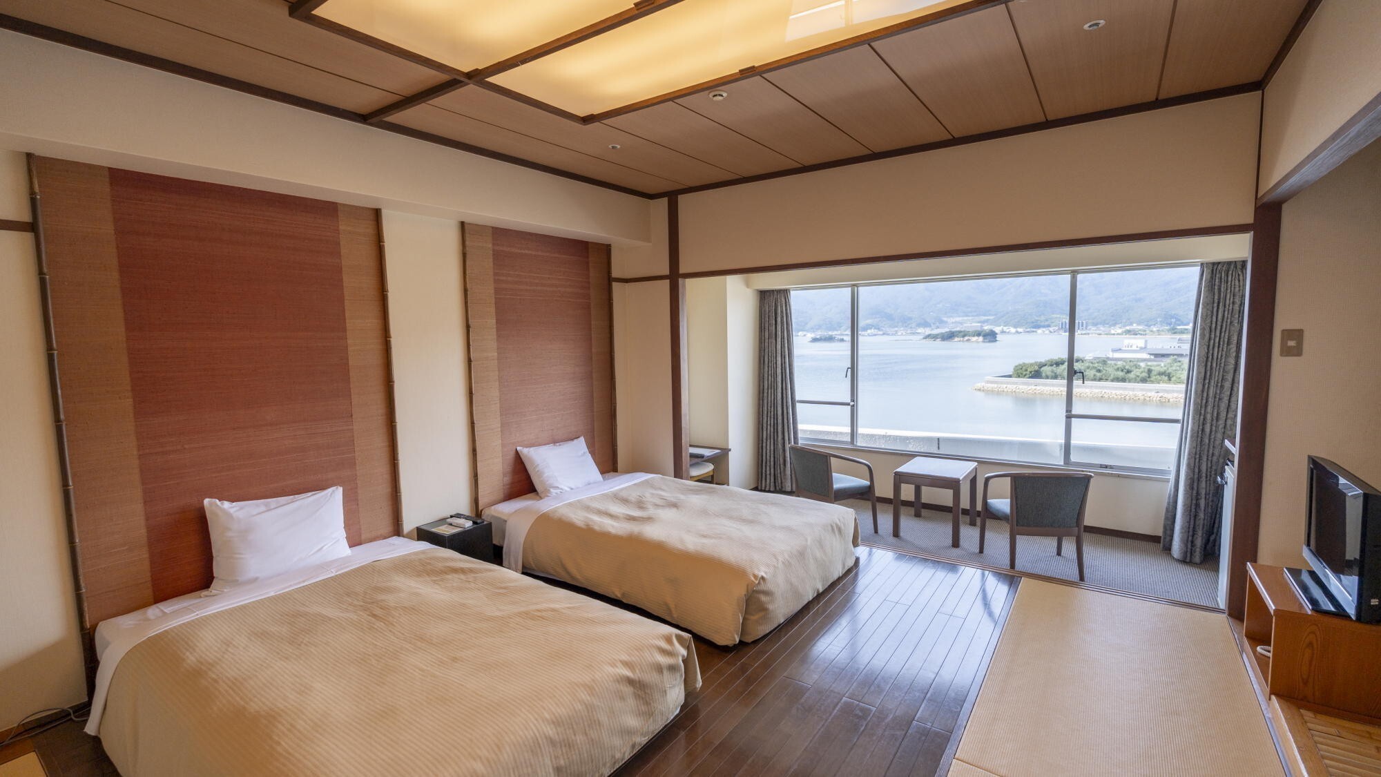 モダンツイン3階（喫煙）｜和と洋が織りなすオリエンタルな雰囲気をお楽しみいただけます。