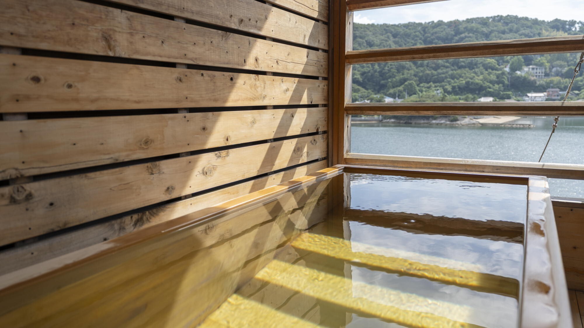 展望露天風呂（有料）｜海を望む自分だけの露天風呂で、瀬戸内海の風を独り占め。