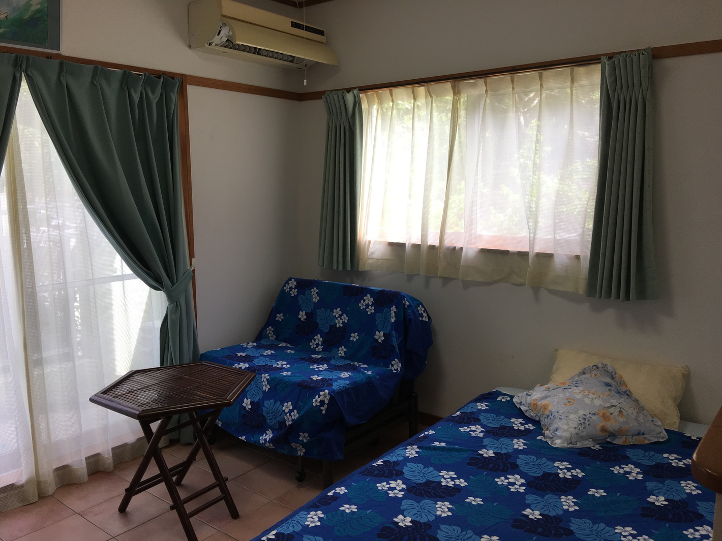 1階のお部屋（セミダブル＋シングル）ベッド添い寝のお子様1名のみ可