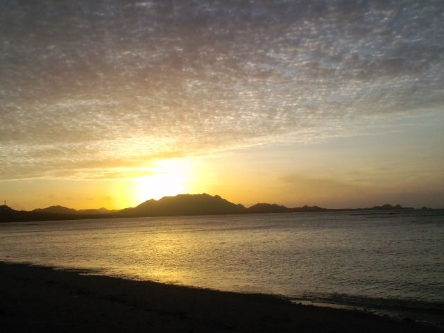 川平方面に沈む夕日