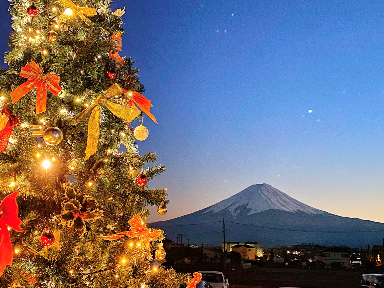 レイクヴィラのクリスマス-富士山とツリー