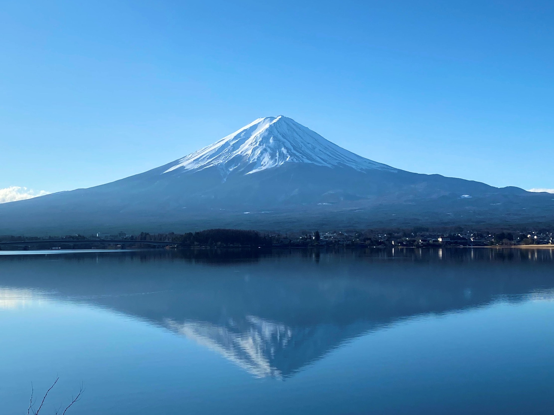 逆さ富士-12月-（北岸ウォーキングトレイル/当施設より徒歩２分）