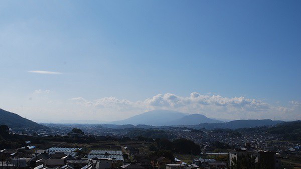 お部屋からの景色お天気の良い日は金剛山や二上山がご覧いただけます。