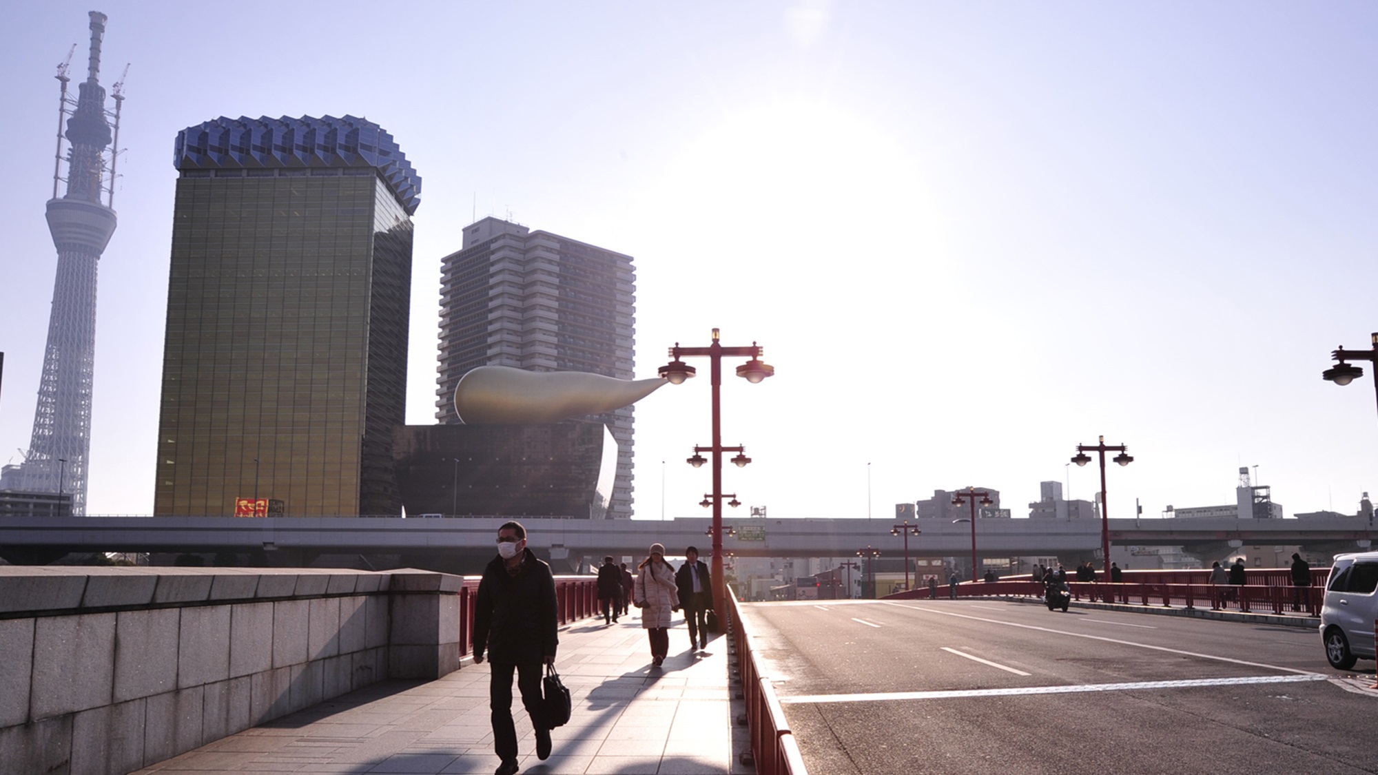 *隅田川/周辺の様子。通勤、散歩など様々な用途て利用されています