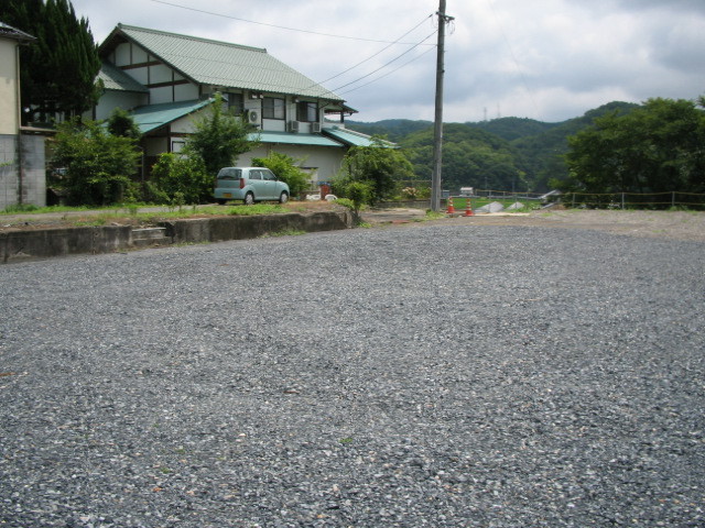 大型バスも駐車可能な駐車場