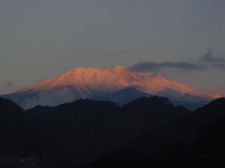 朝焼けの御岳