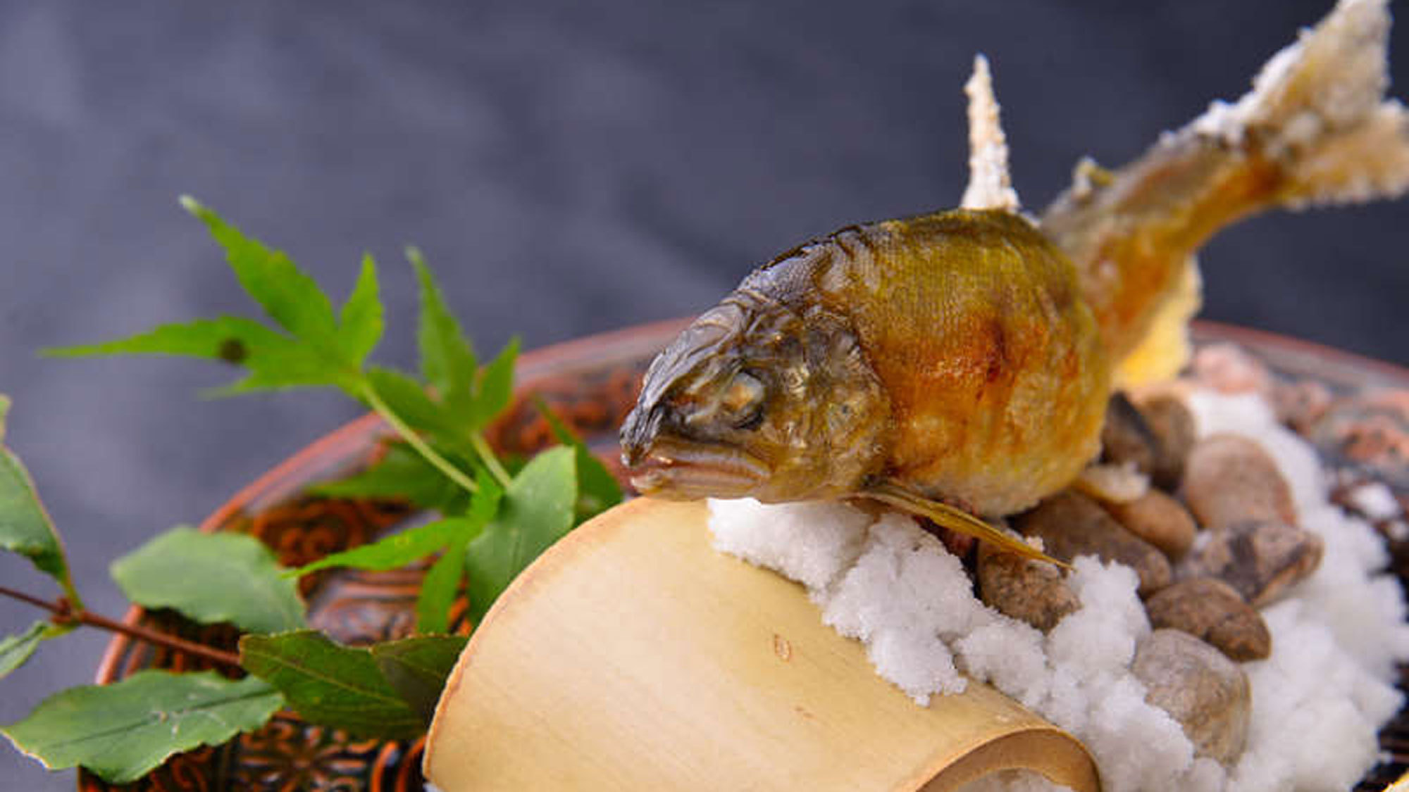 ご夕食一例（地元の山女魚の塩焼き）