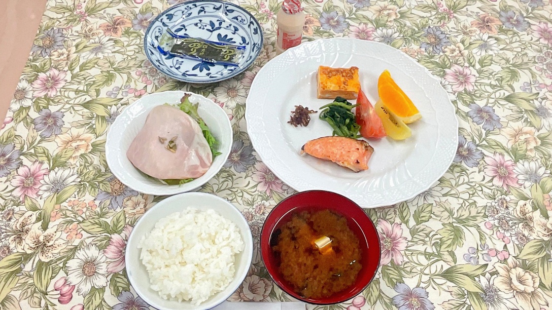 *朝食一例：若女将特製の和朝食はホッとします♪食後にはコーヒーのサービスもございます！