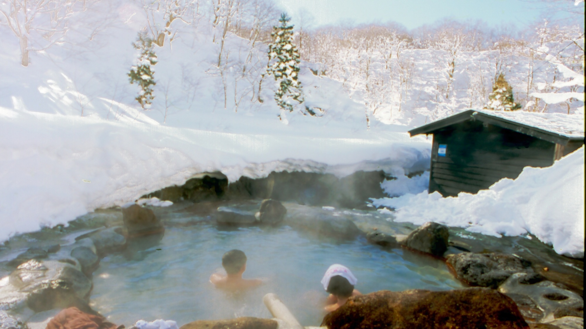 孫六温泉／湯治場の風情を残している温泉で、「山の薬湯」と呼ばれている。