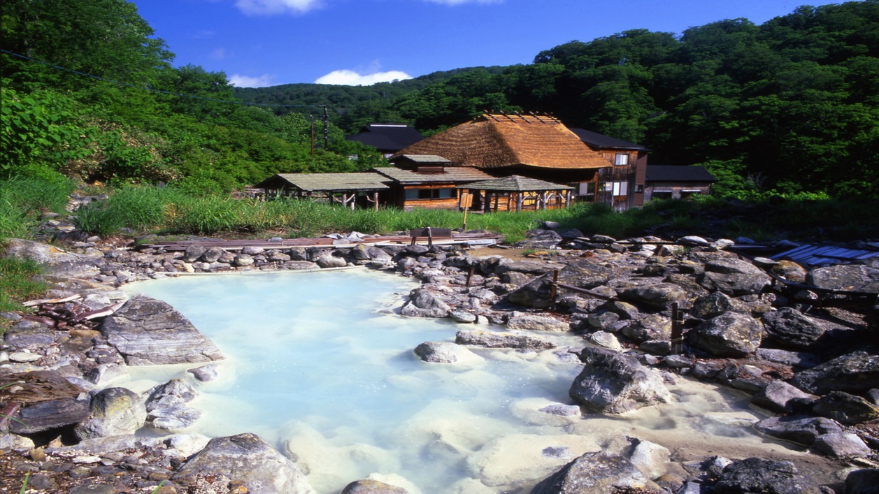 黒湯温泉／温泉郷の中で最も奥にあり、江戸時代からの歴史を持つ。【営業期間:4月中旬〜11月上旬】