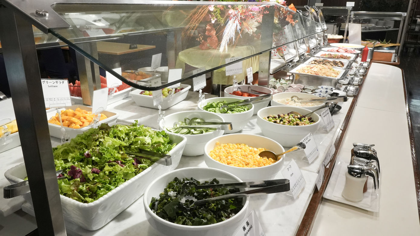 朝食（例）新鮮なサラダ