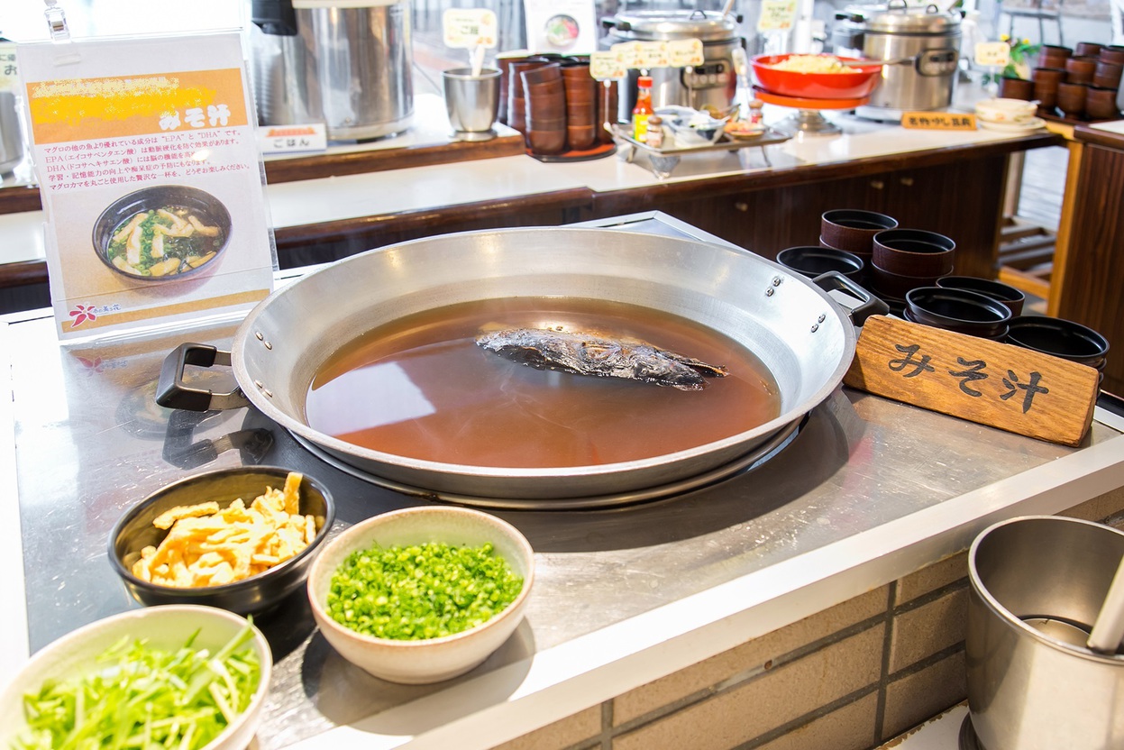 朝食（例）近海魚のお味噌汁