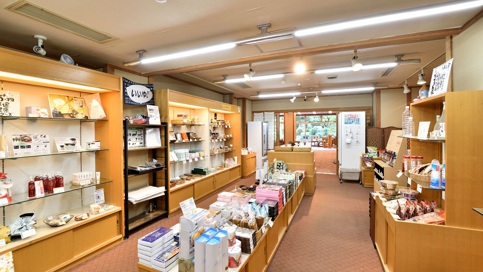 【売店】新潟のお土産を取り揃えております。