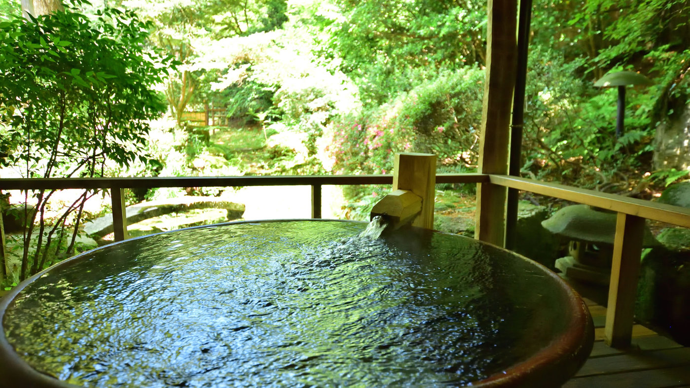 【離れ 五頭緑水庵】1棟造りの特別室です。緑が美しい露天風呂を！