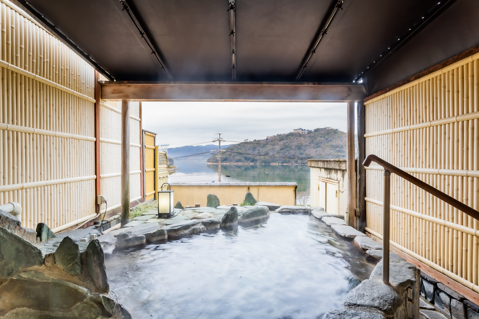 露天風呂付特別室「雪待月」専用露天風呂