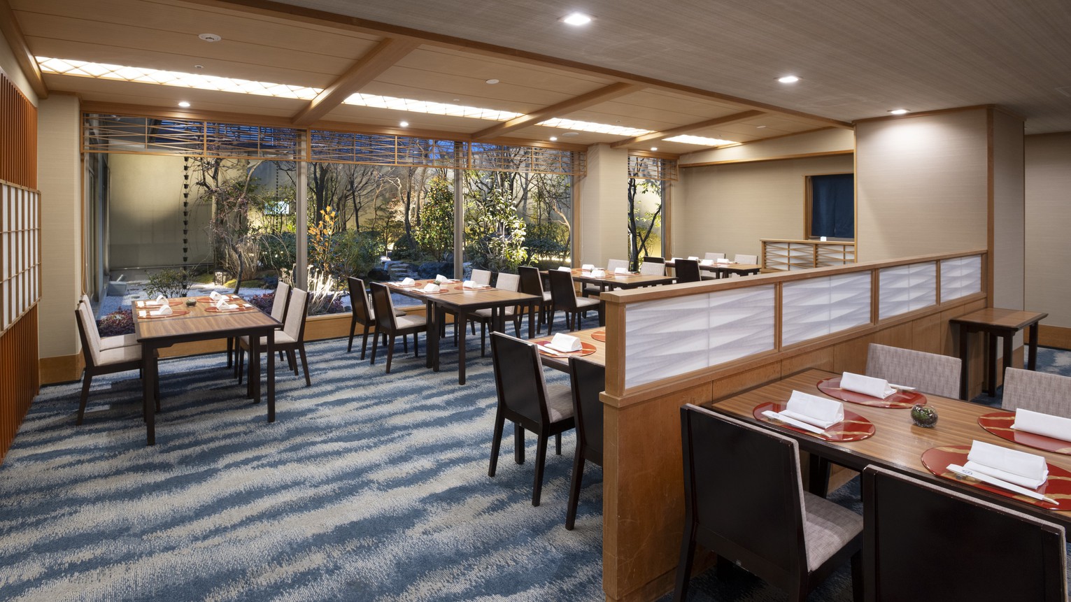 日本料理「藍彩」ホール席