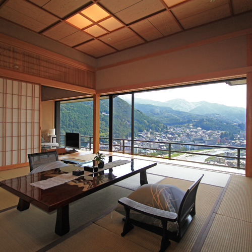 Gero Onsen Koyoitenkuuniazobu Shogetsu Set in a prime location of Gero, Gero Onsen Koyoitenkuuniazobu Shogetsu puts everything the city has to offer just outside your doorstep. The property has everything you need for a comfortable stay. S