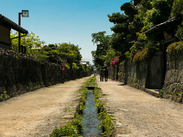 武家屋敷：島原市は、海と山に囲まれた ゆったりとした時間が流れる 自然と歴史のまちです。
