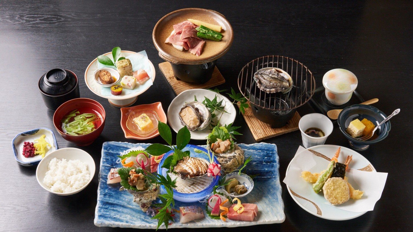 【活あわびデラックス】鮑のお造り半身と鮑踊り焼1個付き会席プラン