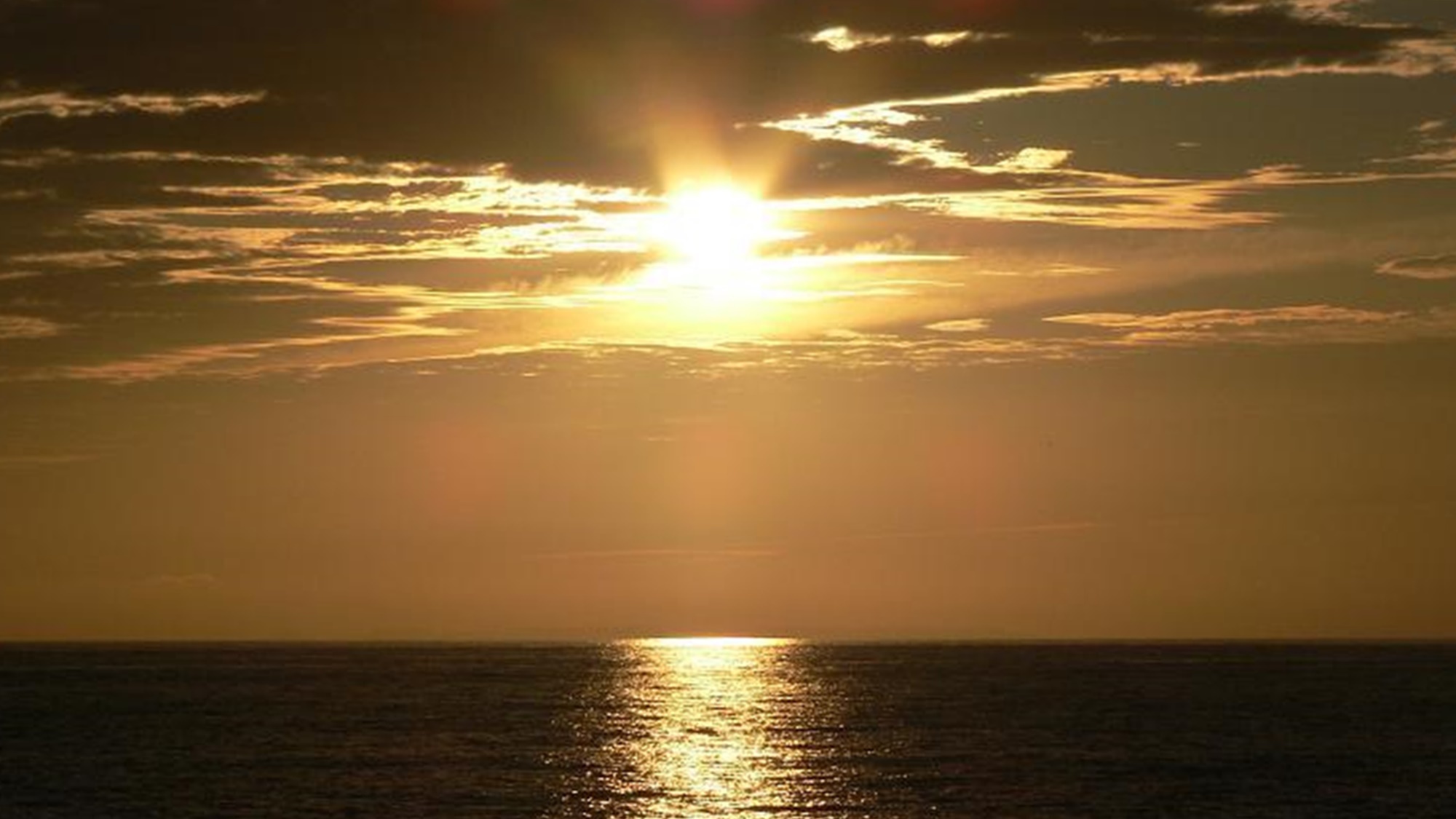 *【夕日】お部屋からもお風呂からも夕日を眺められる、絶景の温泉宿です。