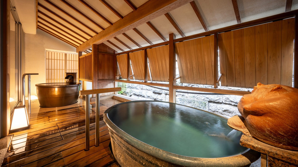 １階【小浴場湯あそび処ゆうじろうの湯】小さい浴場ですが５つの湯舟をお楽しみいただけます。