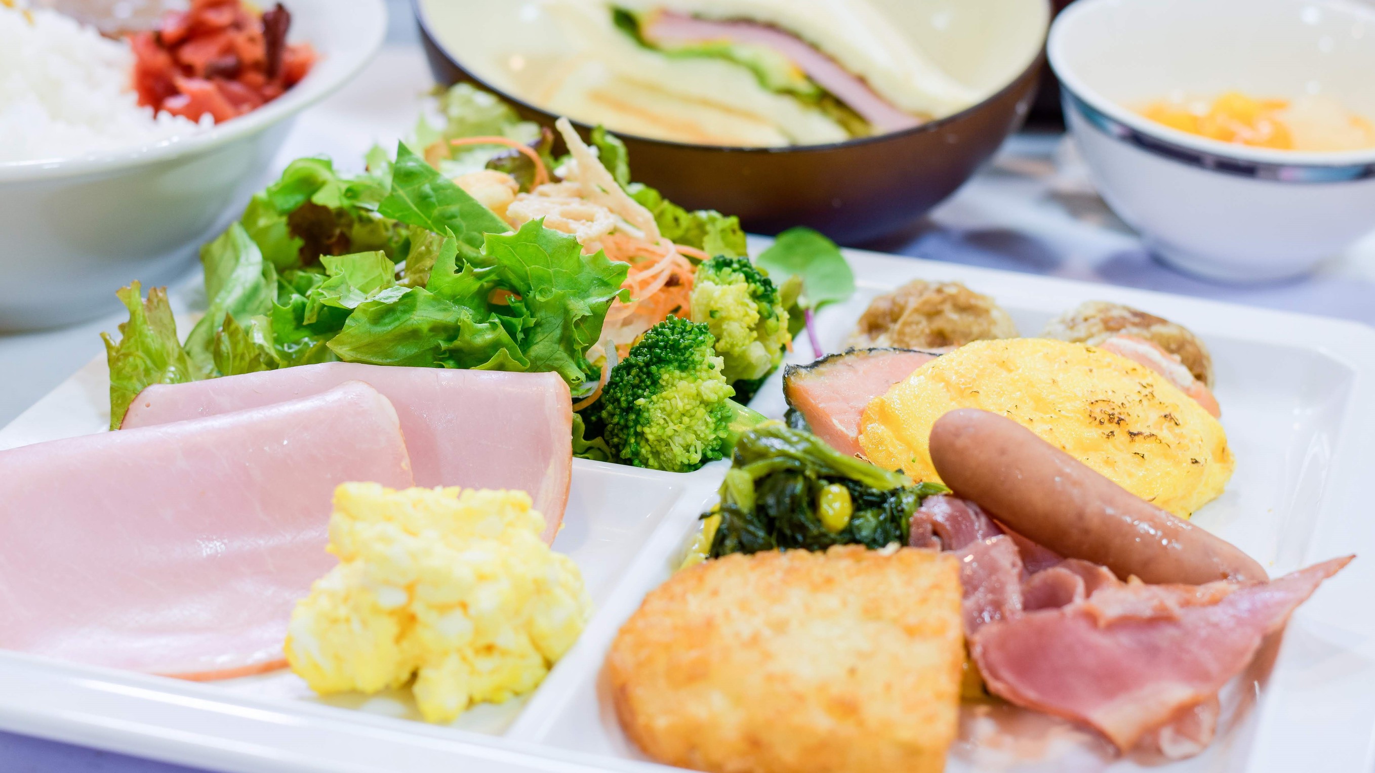 栄養満点の朝食バイキング