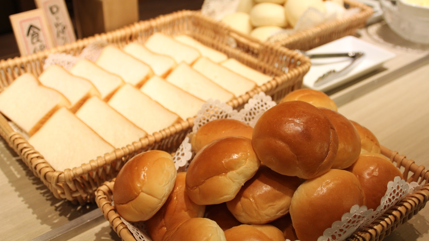 【朝食】旅館の朝ごはんにもパンがございます。