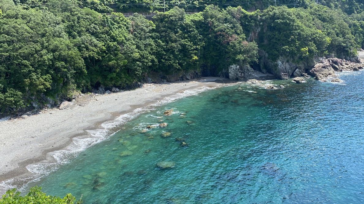 ホテルからの眺望〜エメラルドグリーンの海〜