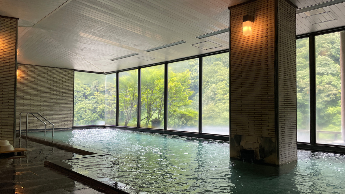 【露天風呂付大浴場渓（たに）の湯】静寂の中での湯浴みは日々のストレスを忘れさせてくれます