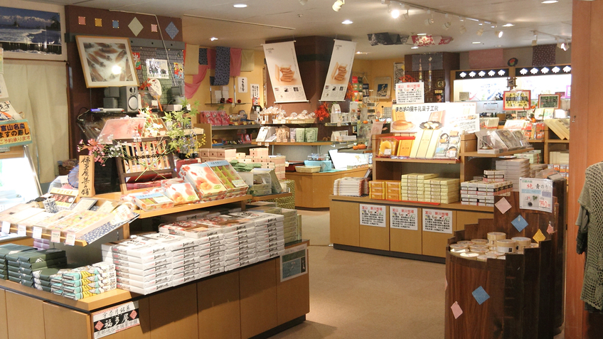 【売店】宇奈月温泉の銘菓や富山県内のお土産を中心に取り揃えておりますご旅行の記念にどうぞ