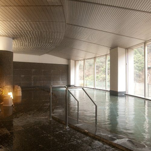【大浴場】宇奈月温泉は化粧品にも含まれるメタケイ酸の割合がが多く、美肌効果が期待されます。