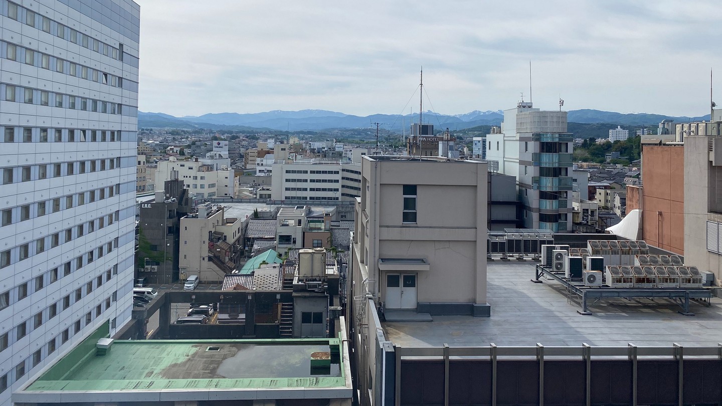 客室から見た片町繁華街の昼の様子