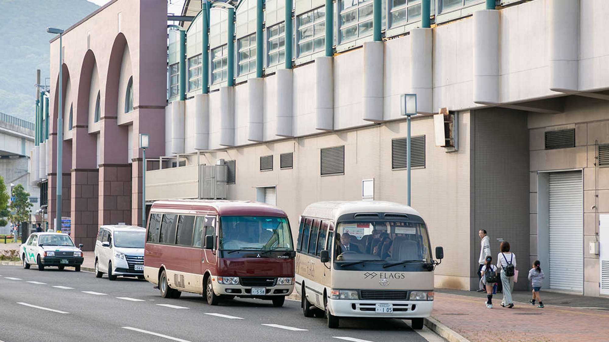 佐世保駅からの無料送迎バスあり。駅から当館まで約15分