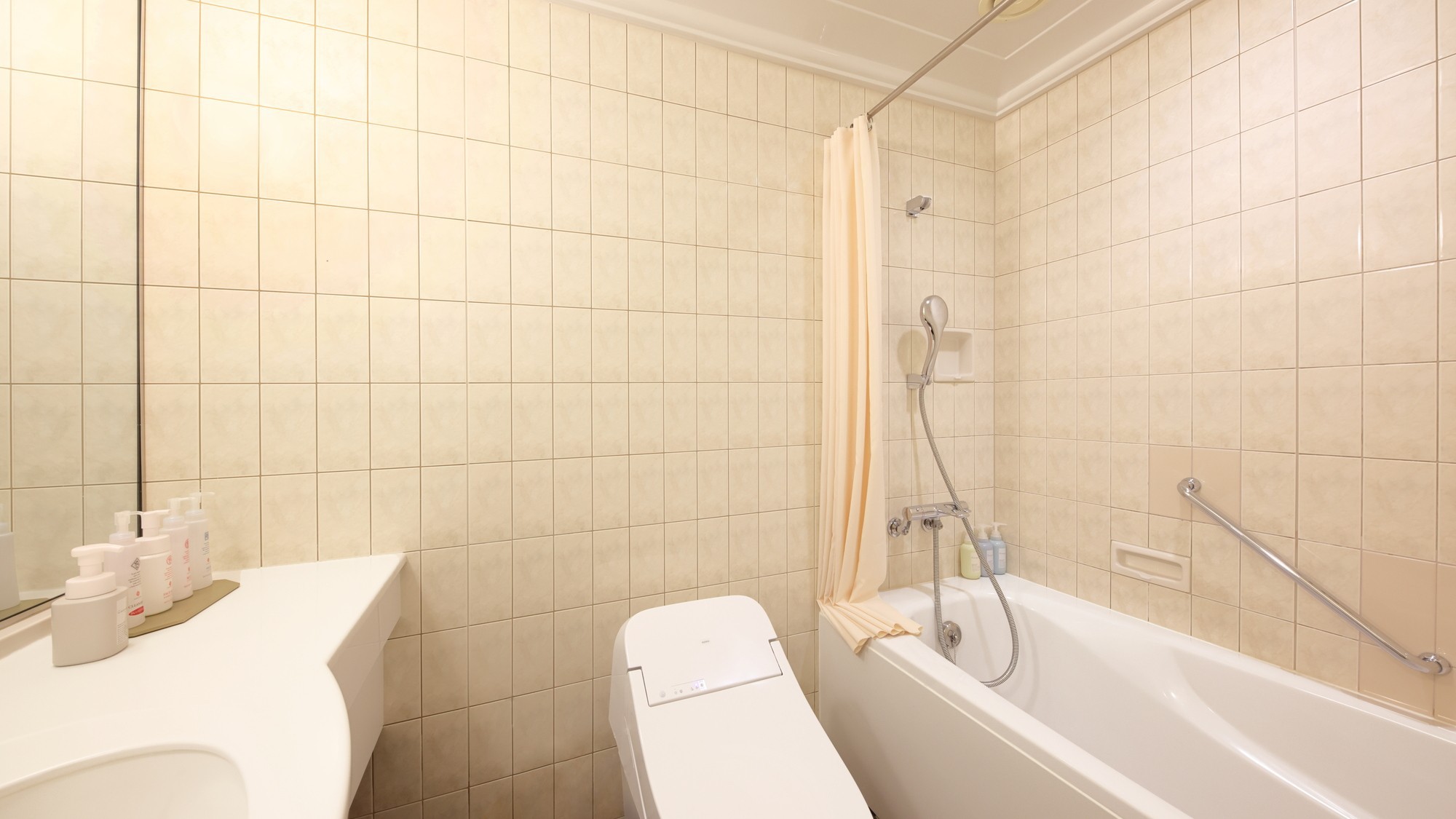 「プレミア・ラグジュアリーフロア Aquaダブル30㎡・ツイン33㎡」客室バスルームイメージ