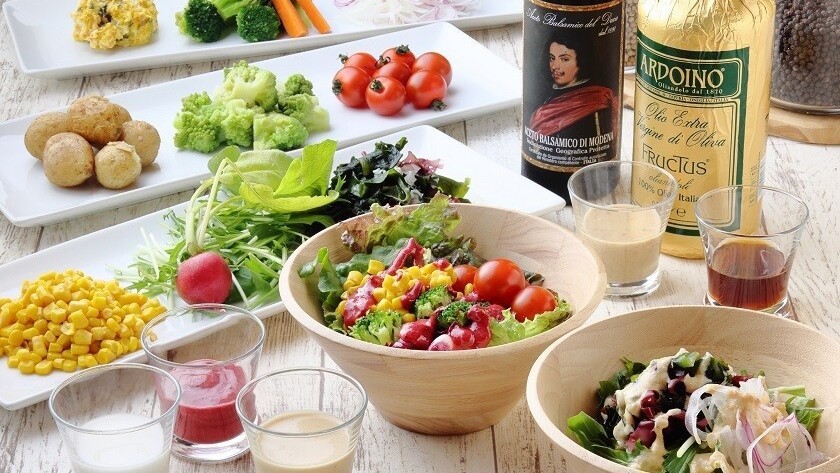 【朝食ビュッフェ】彩り鮮やかなサラダステーション。