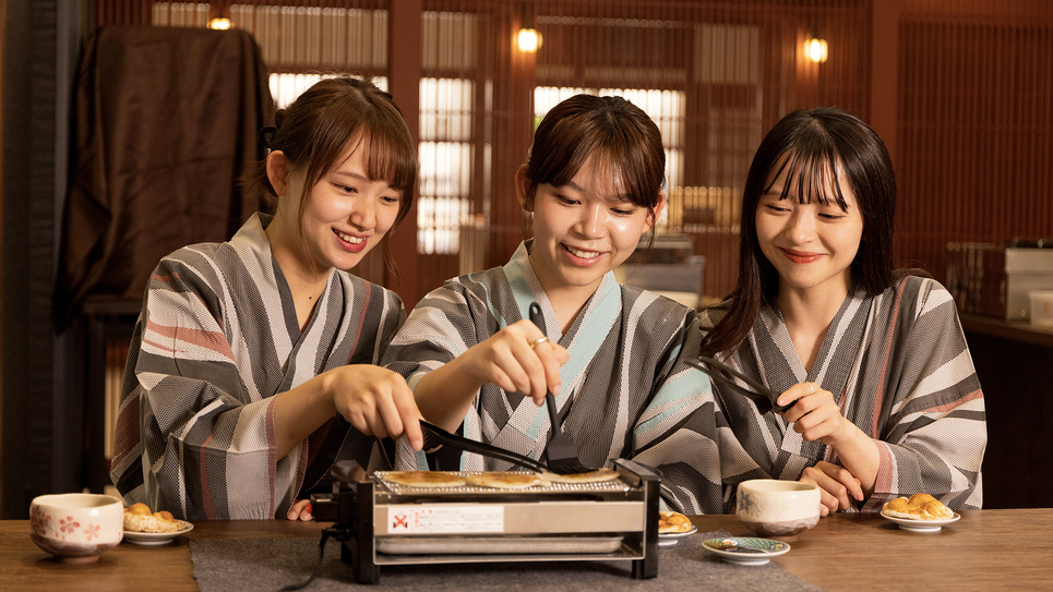 【手焼き体験】［くらふと茶屋-Sai-］ 団子や煎餅を好みの焼き加減で。トッピングもカスタマイズ可♪