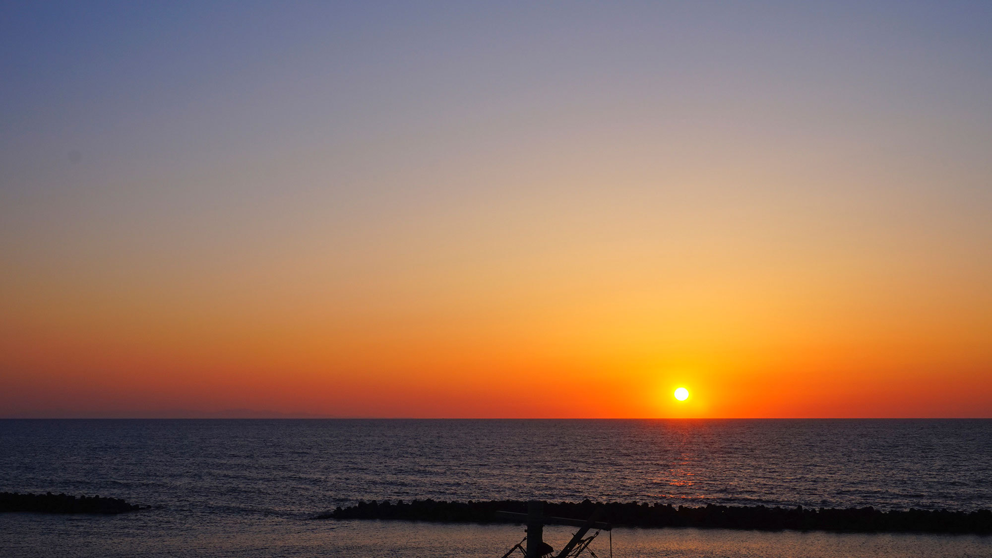 日本海に沈む夕日