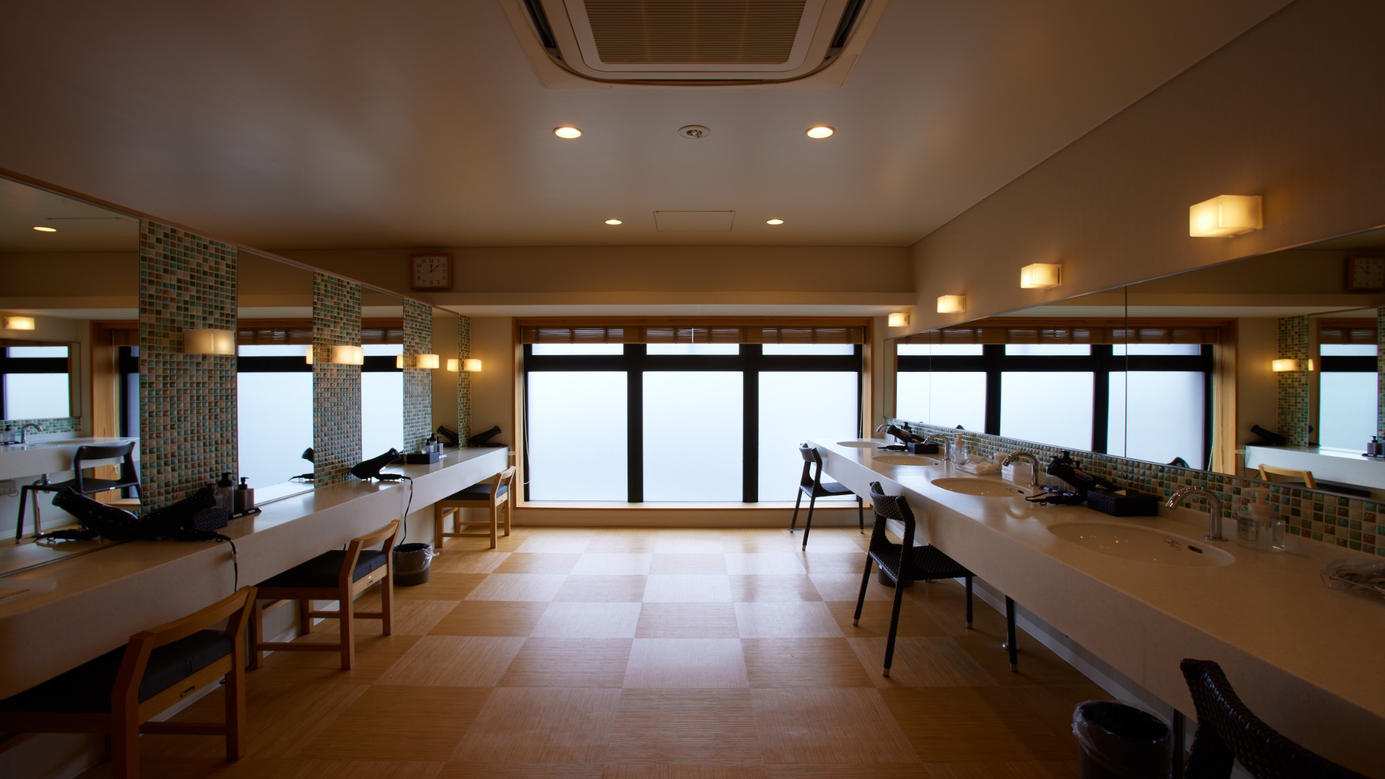 【温泉】脱衣所ドライヤースペース