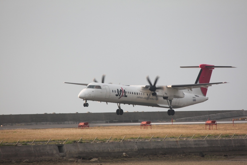 JACDHC-8-Q４００型機