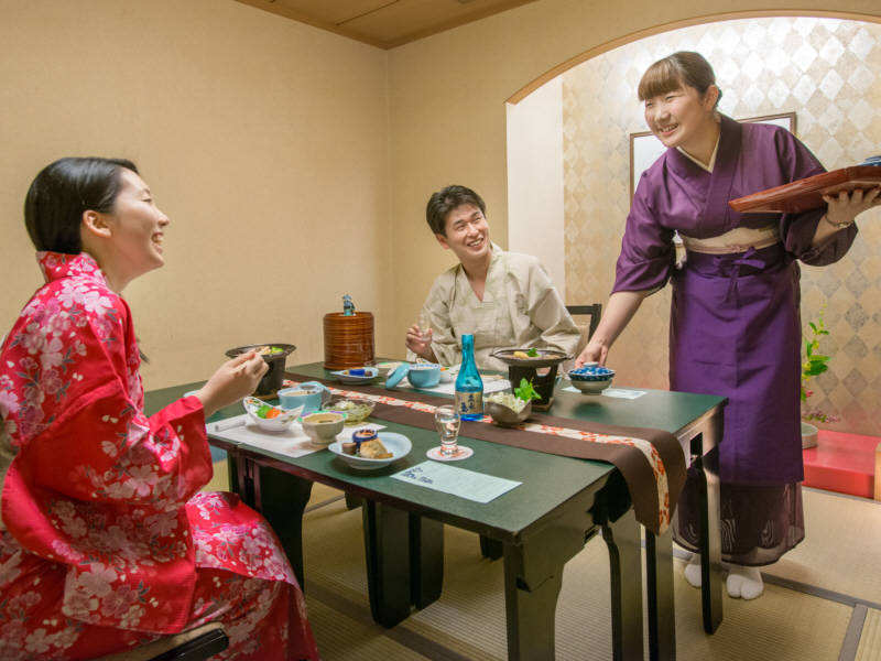 個室食事処一例「 華 茶 屋 」