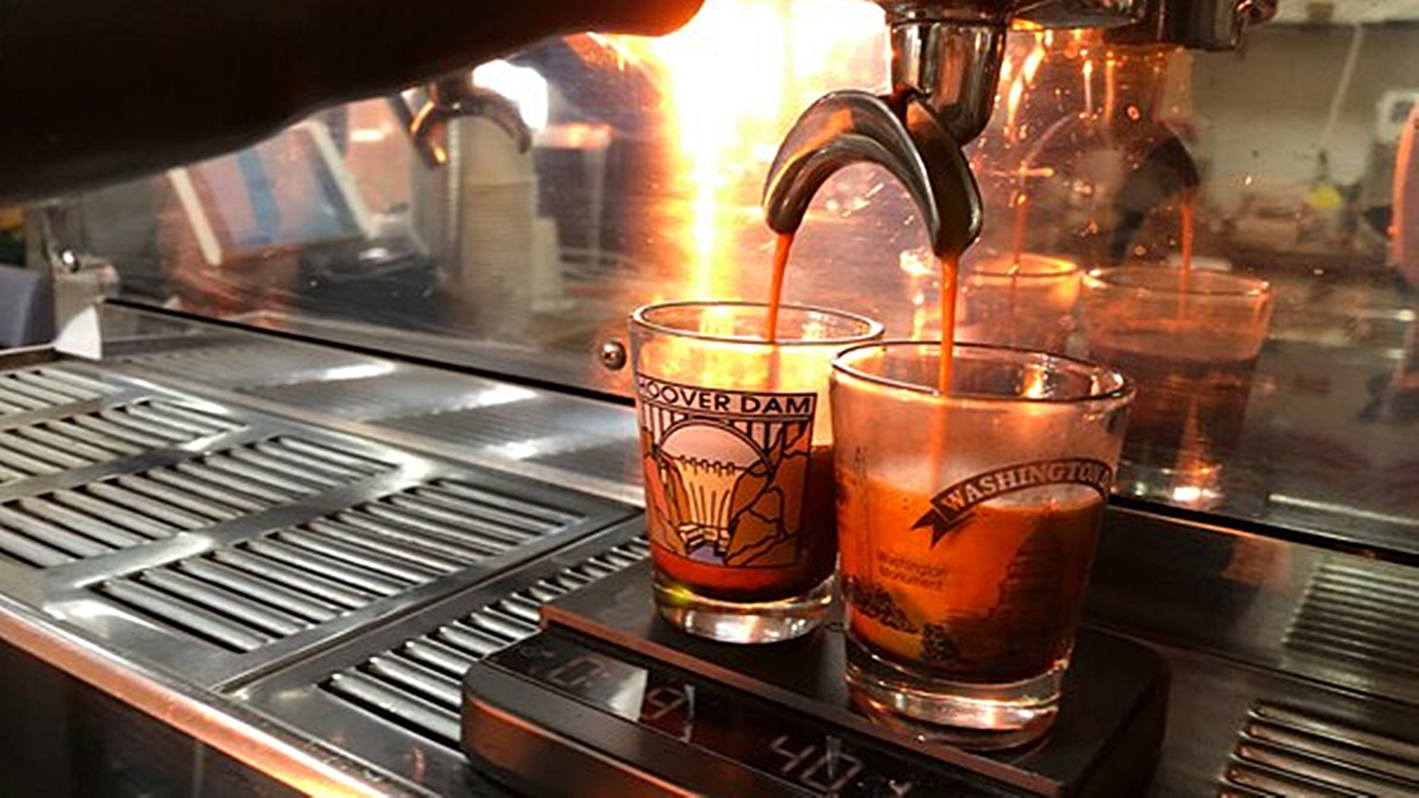 【COFFEE STAND】珈琲以外にも、ソフトドリンクや海外のビールなど取り揃えております。