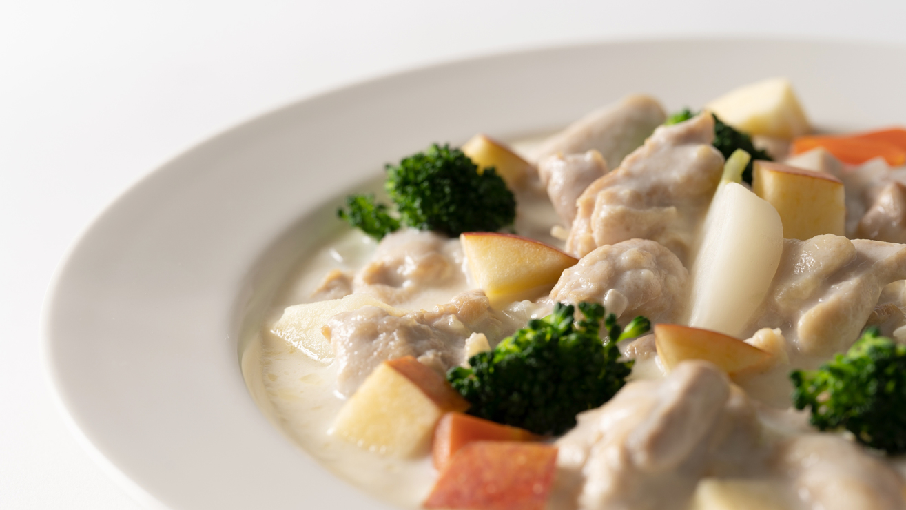 【朝食】りんごと鶏肉のクリーム煮