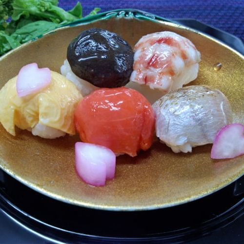 桜花手まり寿司