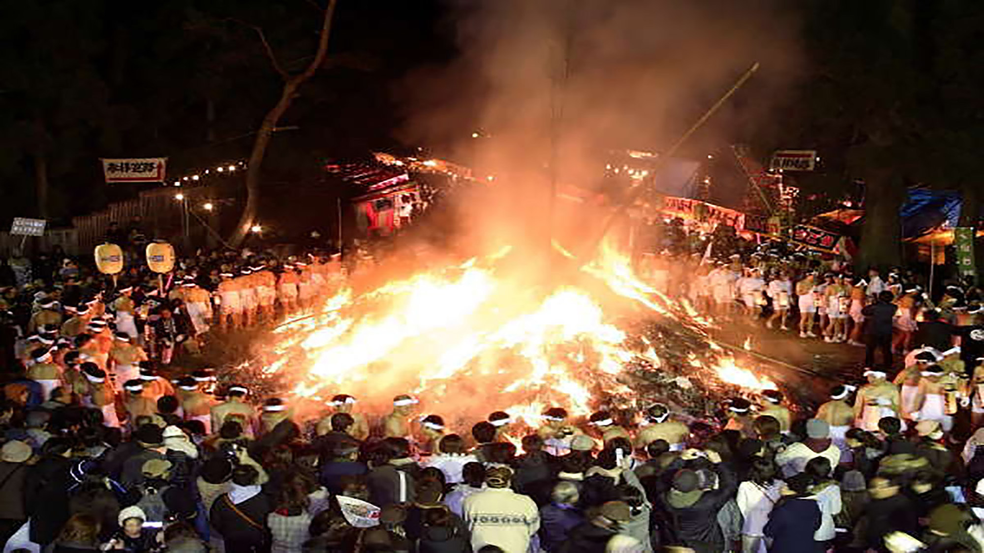 新年の無病息災・商売繁盛を祈る通称どんと祭。【大崎八幡宮の松焚祭】写真提供：仙台市観光交流課