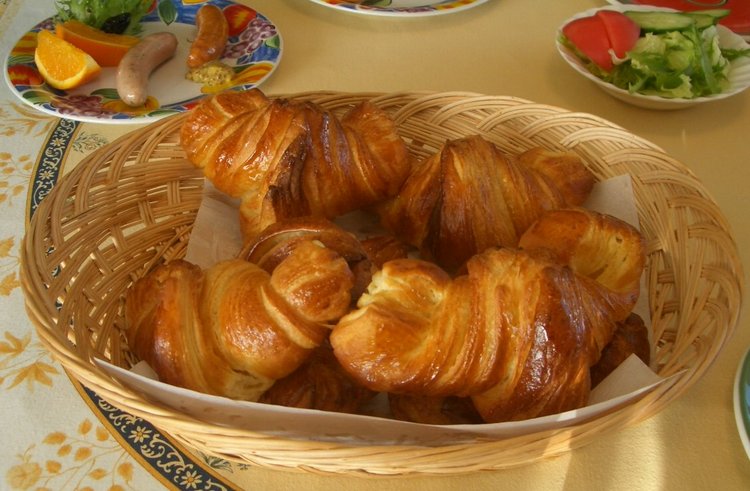 Pension Croissant (Shizuoka) Stop at Pension Croissant (Shizuoka) to discover the wonders of Shizuoka. The property offers a wide range of amenities and perks to ensure you have a great time. To be found at the property are resta