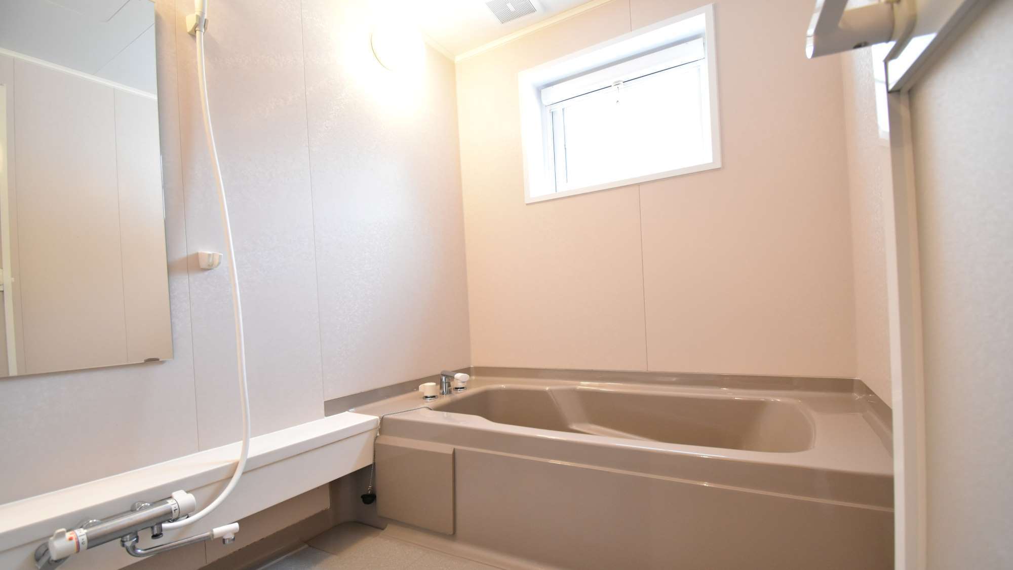 ・全棟共通／浴槽と洗い場が独立している広々バスルーム