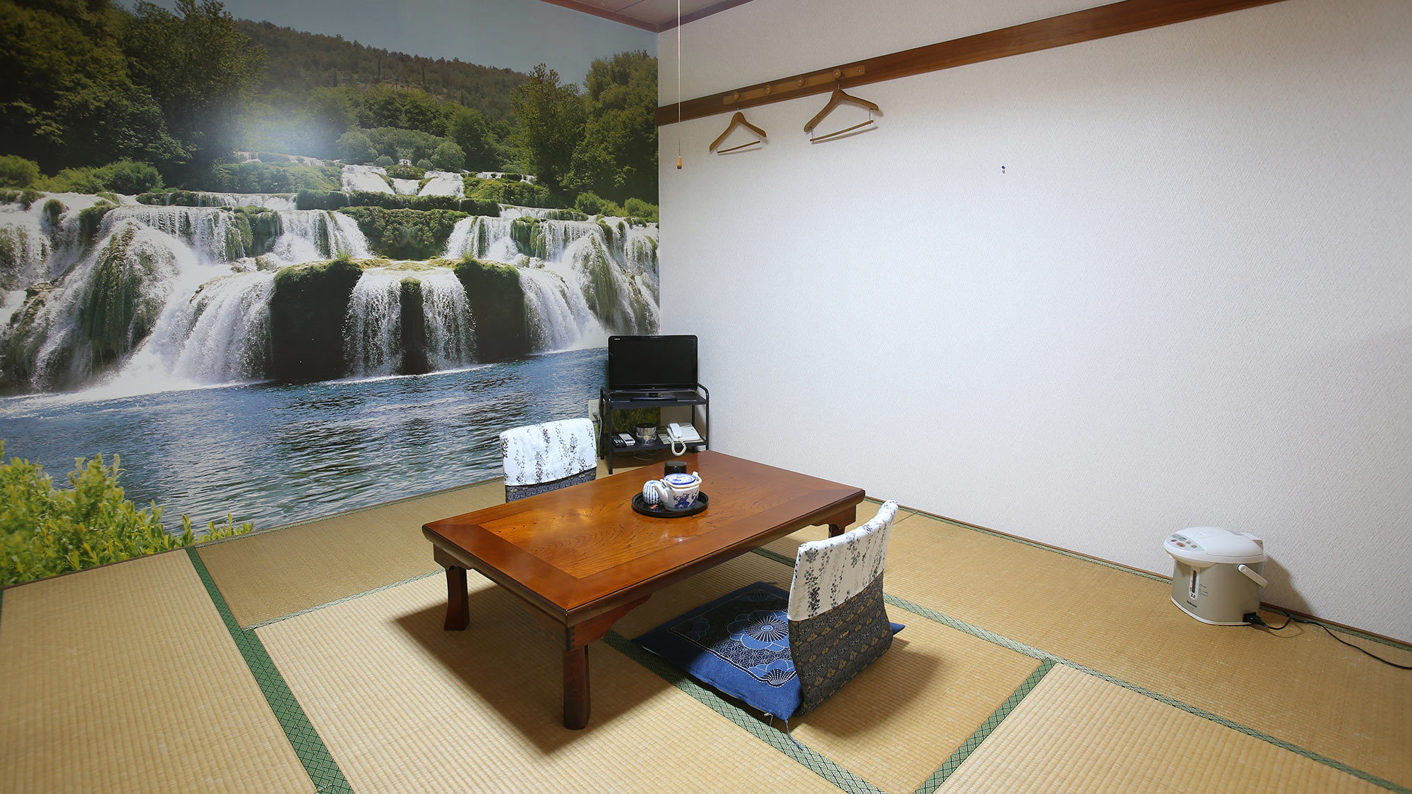 Morokeya Ryokan Morogeya Ryokan is conveniently located in the popular Onomichi area. The property offers a high standard of service and amenities to suit the individual needs of all travelers. Service-minded staff w